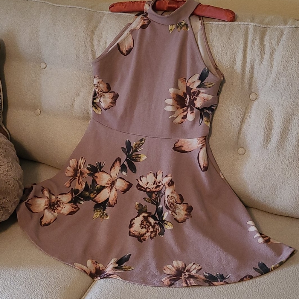 Dress - Picture 2 of 2